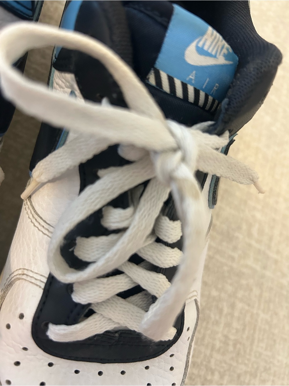 Nike Men’s Low-Top Sneakers in White, Black & Light Blue - Picture 5 of 5